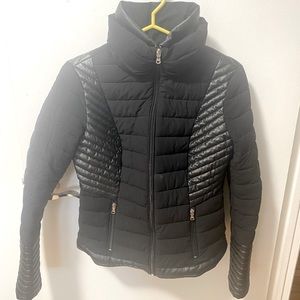 GUESS Winter Jacket for woman MEDIUM